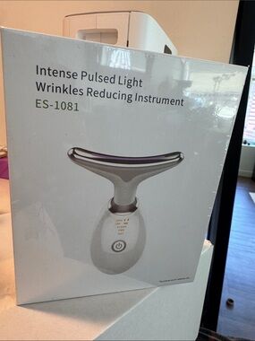ES-1081 Intense Pulsed Light Wrinkles Reducing Instrument - White